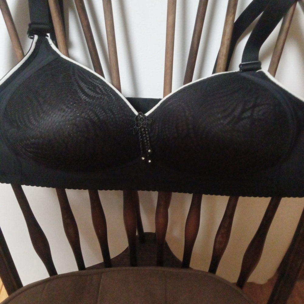 Woman's bra - Picture 1 of 3